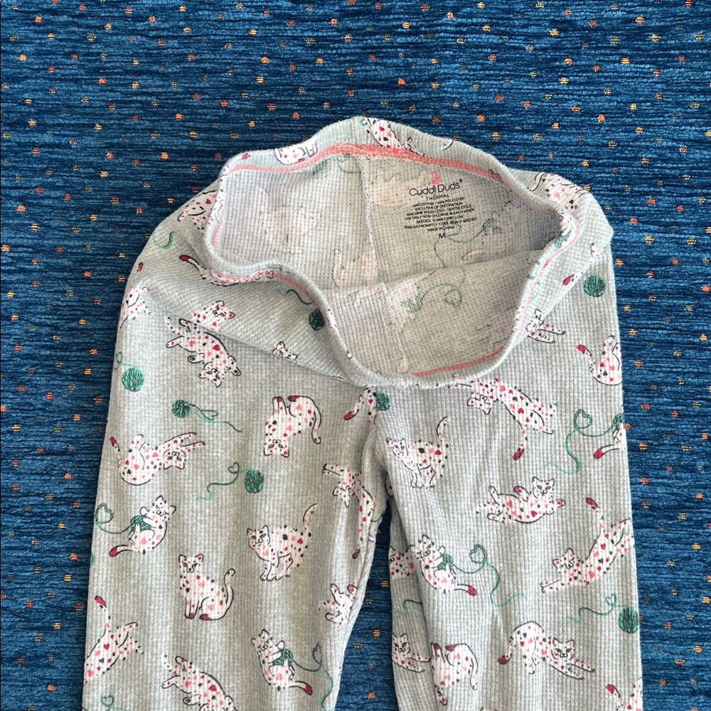 Cuddl Duds Kids thermal or pj set: top & bottoms w/ cat & ball of yarn print - Picture 7 of 8
